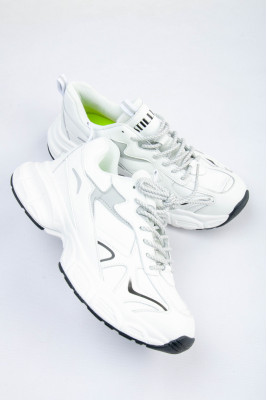 Кросівки жіночі